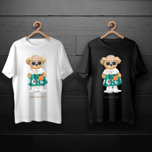 طرح لایه باز خرس تدی با عینک نگین دار و تیشرت سفید و دامن سبز گلدار برای چاپ روی انواع تیشرت